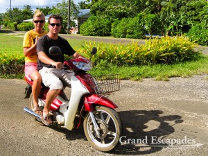 Heidi & Gilles on a rented scooter in Aitutaki, Cook Islands
