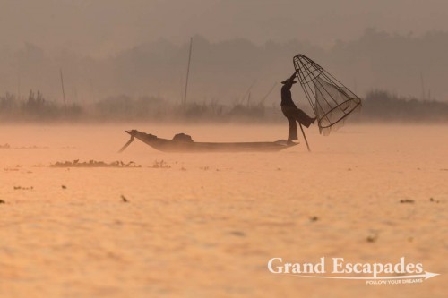 Fishermen on Inle Lake, Myanmar - Them rowing their boats with one leg contributed to making the lake a legend. This technique allows them to throw / pull their nets with both hands.