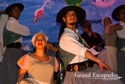 In the meantime, the young dancers waiting for their gig simply started to dance next to the stage. It kind of set the mood for what followed: a top performance of folkloristic dances from the Cordoba region presented in a firework of emotions and devotion that brought tears in your eyes