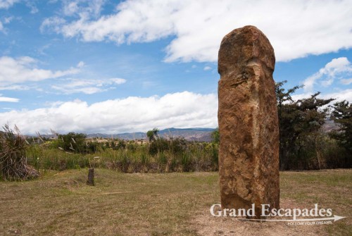 A bit further away giant upright phalluses garnish the scenery, symbols for the fertile soil so essential for the Muiscas who were known for their high developed agriculture. The early conquistadores named this place El Infiernito / Little Hell in a desperate attempt to keep the Muiscas away from it