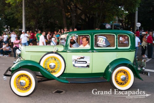 aturday, a convoy of 200 vintage and other cars circled the main streets of town, its passenger dressed appropriate to the age of the automobile. No need to worry about a spot to watch, since its routine extends though a large part of the town