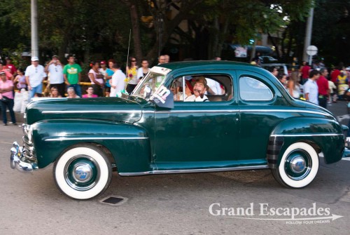aturday, a convoy of 200 vintage and other cars circled the main streets of town, its passenger dressed appropriate to the age of the automobile. No need to worry about a spot to watch, since its routine extends though a large part of the town