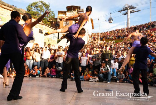 The crowd grew by the minute, but who would want to miss what was about to come. A little space was cleared in the plaza and a group of twelve young dancers of the Academy of Ballet performed a medley of different dances that brought you to your knees. With great professionalism and enthusiasm they danced to different kinds of music, Salsa, Merengue, Tango, Vallenato, Brazilian Samba and even an Arabic dance