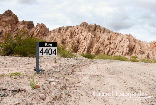 After leaving Quilmes, we started travelling on the famous Ruta 40, the longest road in Argentina with over 4.700 kilometres. It basically runs through all of Argentina. It starts in San Salvador de Jujuy near the border to Bolivia and passes through amazing scenery before it ends in Tierra del Fuego.