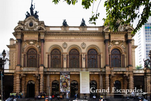 It is said to be one of the pride of Sau Paolo: El Teatro Municipal ... Ok, so we have seen it!