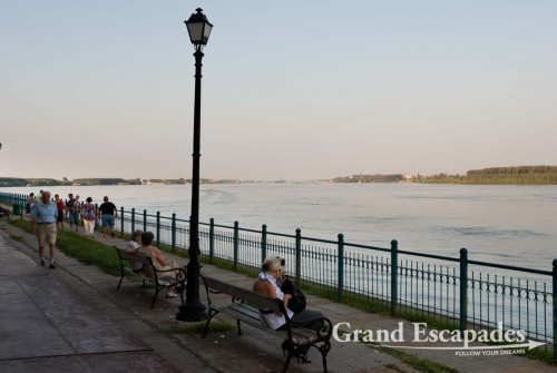 We simply loved this quite river town with its long tree-lined promenade along the Danube, where “tout Vidin” strolls, rolls and chats in the evening