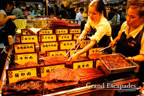 In the afternoon, Chinese tourists from the Mainland can be seen shopping in expensive jewelleries shops or local delicacies like Niu Ron Gan, flat smoked different kinds of meat