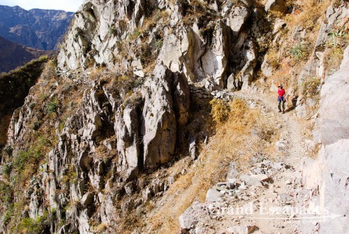 Trekking the Canyon de Colca, the 2nd deepest Canyon on earth, Cabanaconde, Peru - On the way to Fure: the path was sometimes not much wider than 60 to 80 centimeters, carved out of the steep mountain slopes going down up to 1.000 meters!