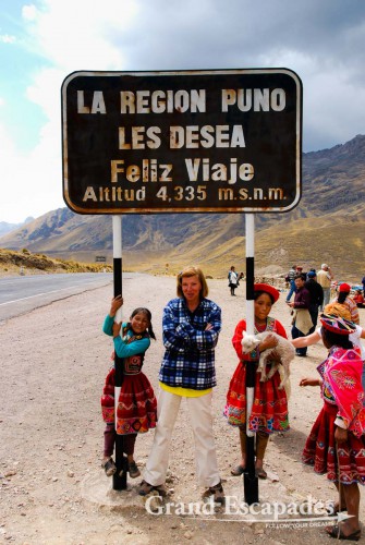In La Raya, the highest point on the Cuzco-Puno road, at 4.335 meters
