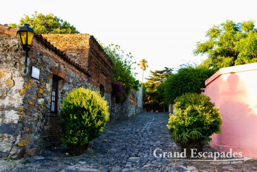 Truly colonial as its name suggests with abundant vegetation and a Mediterranean flair ... The tranquil and shady cobblestone streets underline the romantic ambiance - Old Colonial City of Colonia, Uruguay