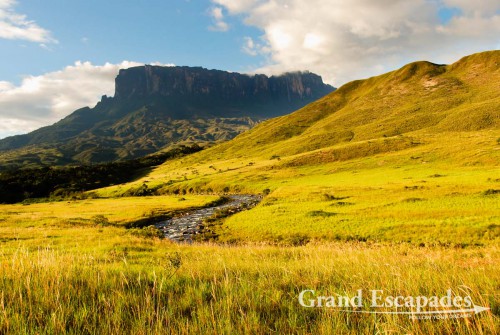 Trekking Mount Roraima, the highest Tepui or Tabletop Mountain, Venezuela - Another TepuÌ close to Mount Roraima, also almost free of clouds ...