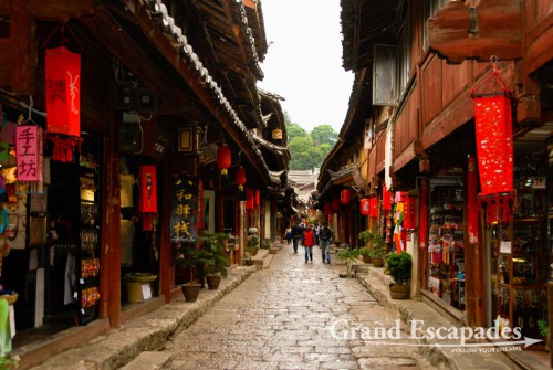 Cobble-stone streets lined with traditional Naxi architecture in the Old Town of Lijiang, Yunnan's number one tourist destination, China