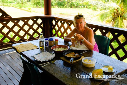 Vara's Beachside Resort, a budget accommodation for about 30 Euros, Rarotonga, Cook Islands