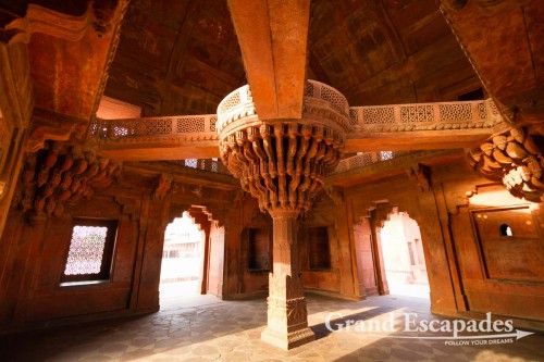 The central pillar of Diwan-i-Khas - Hall of Private Audience, Fatehpur Sikri, near Agra, Rajasthan, India