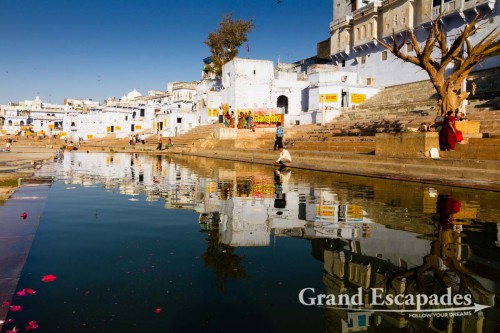 52 bathing Ghats surround Pushkar Lake, Pushkar, Rajasthan, India