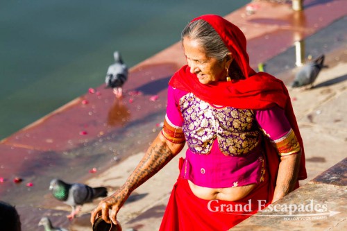 Pilgrims at one of the 52 bathing Ghats surrounding Pushkar Lake, Pushkar, Rajasthan, India